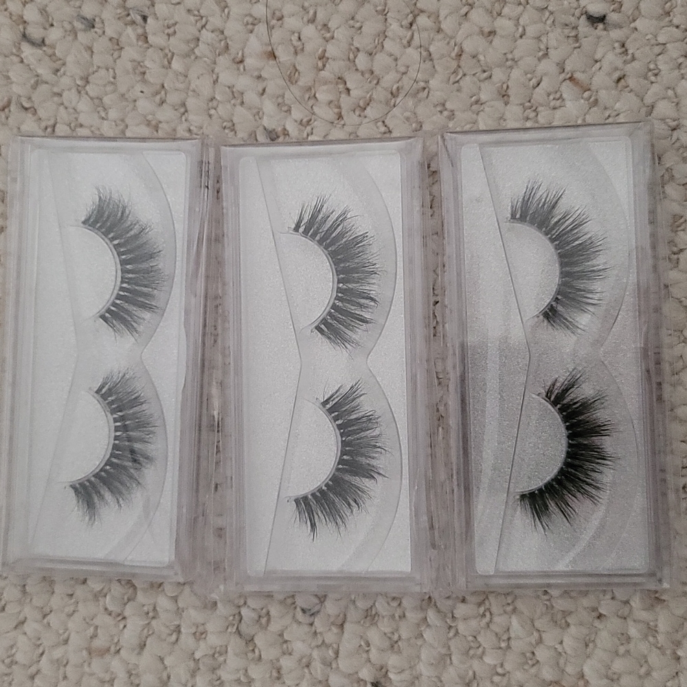 False eyelashes